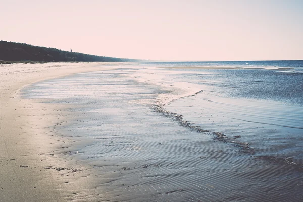 Icy sea beach with first ice pieces. Vintage. — Stock Photo, Image