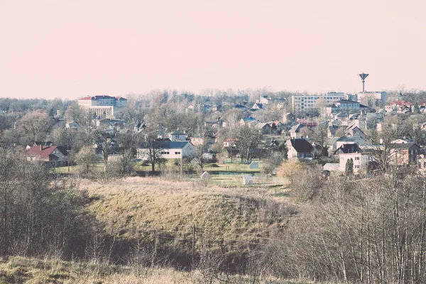 Kleine stad panoramisch uitzicht van bovenaf in het najaar. Vintage. — Stockfoto