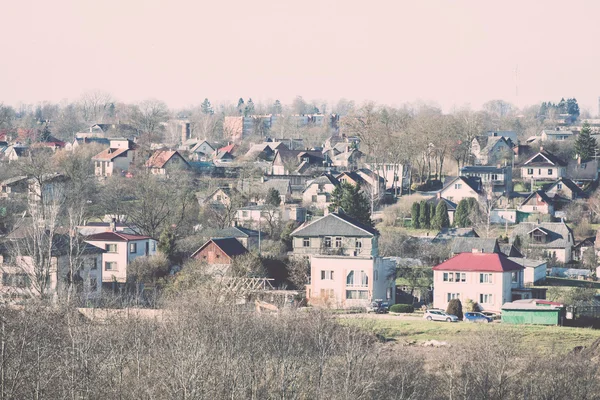 Liten stad panoramavy från ovan i höst. Vintage. — Stockfoto