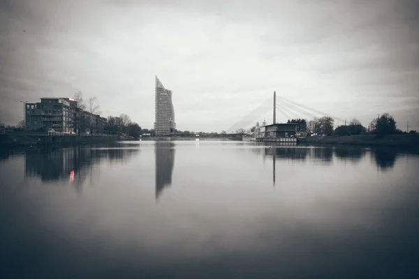 Panorama miasta Ryga, Łotwa... Wygląd retro ziarnisty film. — Zdjęcie stockowe