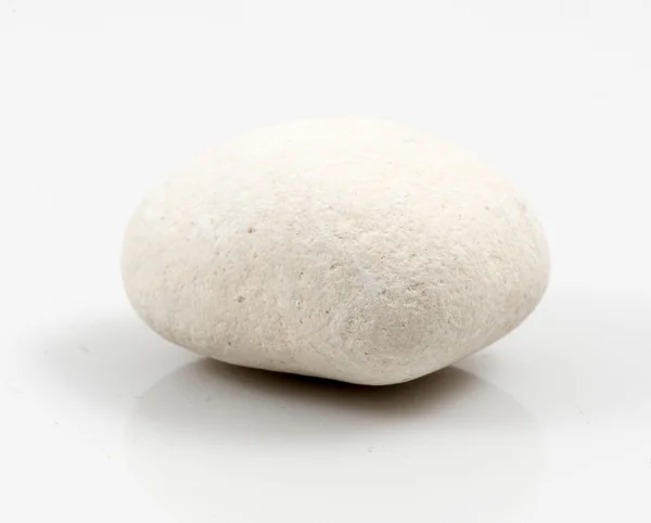 Única pedra isolada no fundo branco — Fotografia de Stock