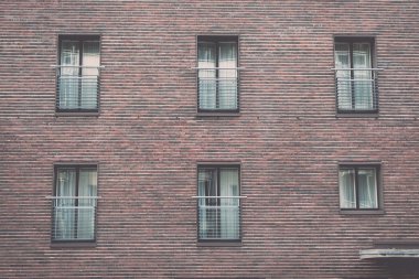 vintage windows ile - retro, tuğla duvar