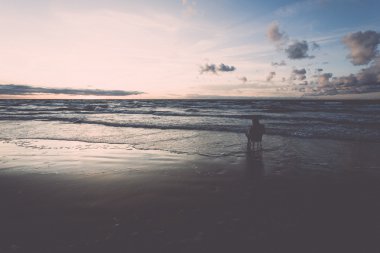 vintage deniz - retro, sandalyede oturan adam