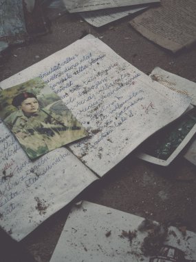 eski mektup ve kartpostallar eski evinde - retro, vintag adet