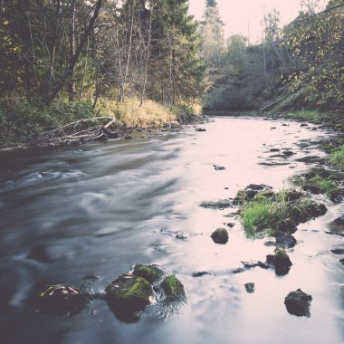 dağ nehir kayalar ve kumtaşı - retro, vintage