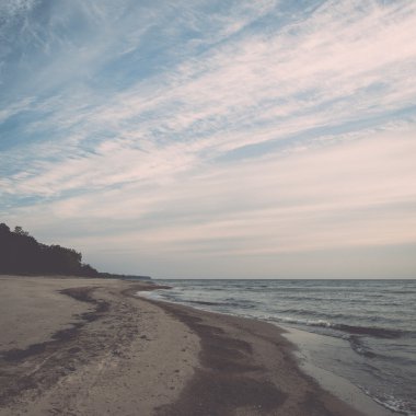 Kıyı Baltık Denizi Beach kayalar ve kum tepeleri - retro,