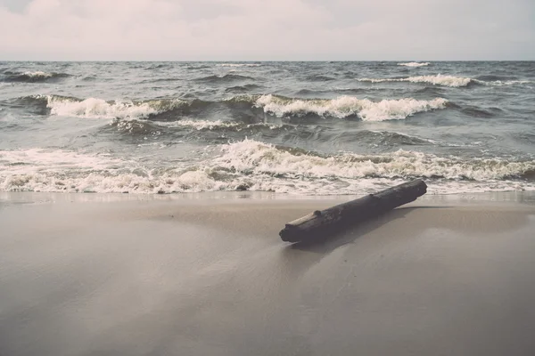 Log of wood in stormy sea - retro, vintage — Stock Photo, Image