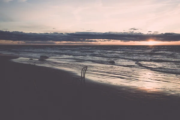 Silla en el mar con trípode - retro, vintage — Foto de Stock