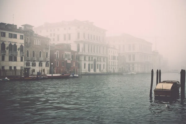 Vue sur le canal en Italie - rétro, vintage — Photo