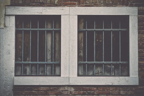 Detalhes da janela com barras - retro, vintage — Fotografia de Stock