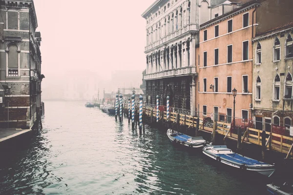 Vista al canal en italia - retro, vintage — Foto de Stock
