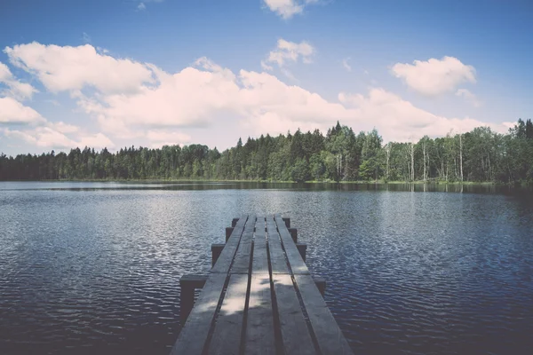 Reflecties in lake met promenade - retro, vintage — Stockfoto