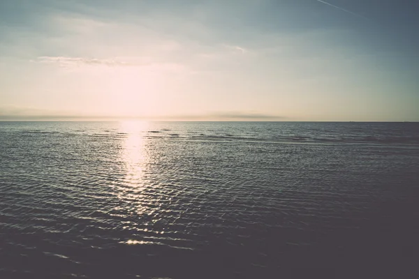 Riflesso del sole nel mare - retro, vintage — Foto Stock