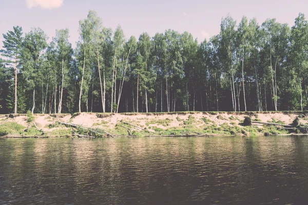 Pintoresca vista al río - retro, vintage —  Fotos de Stock