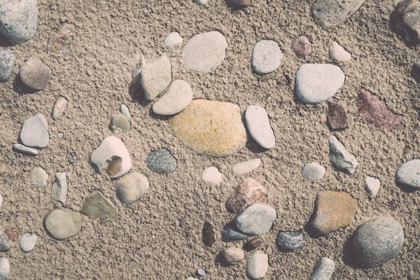 Stenig strand med sand och grus - retro, vintage — Stockfoto