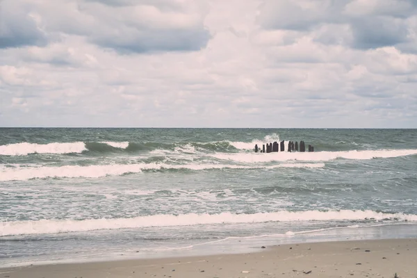 Praia rochosa em mar baltico - retro, vintage — Fotografia de Stock