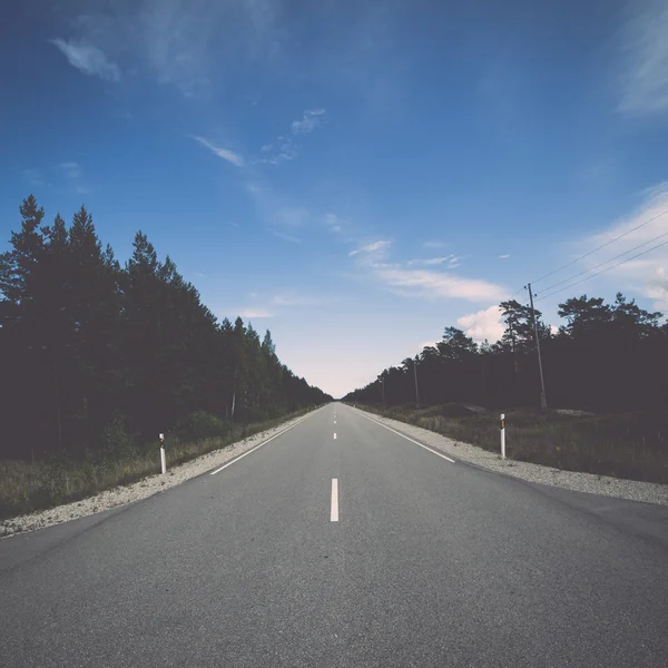 Guida autostrada vuota in estate retrò, vintage — Foto Stock