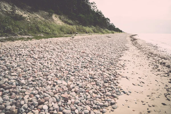 Stenig strand i Östersjön - retro, vintage — Stockfoto
