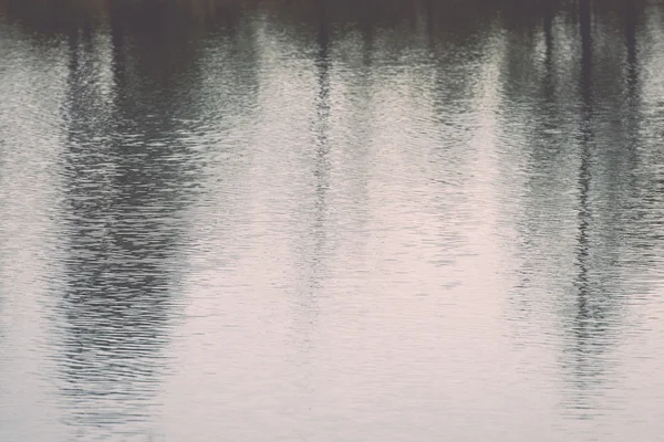 Reflexão abstrata da paisagem de outono colorido - retro, vintag — Fotografia de Stock