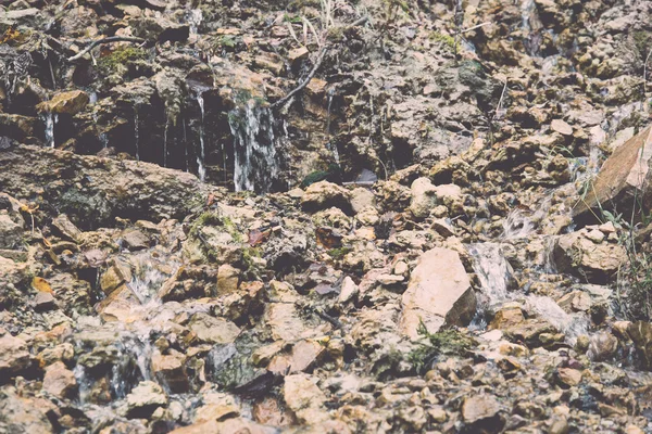 Falésias de arenito com fonte de água - retro, vintage — Fotografia de Stock