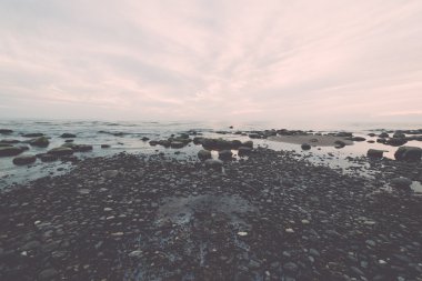 kayalık deniz plaj geniş açı bakış açısı ile - retro, vintage