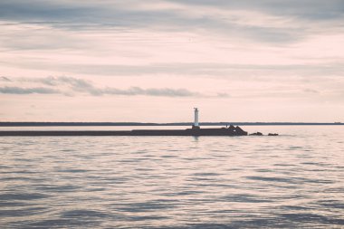 dalgakıran deniz-deniz feneri ile retro, vintage