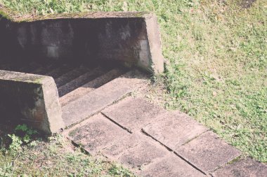 doğal ve güzel turizm iz ormanda nehir - yeniden
