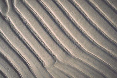 Rafine edilmemiş, nemli ve grenli doğal golde bir arka plan dokusu