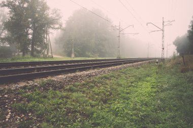 puslu ülke demiryolu tren gelen ile sabahın erken saatlerinde 