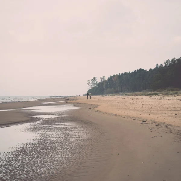 Litoral da praia do mar Báltico com rochas e dunas de areia - retro , — Fotografia de Stock