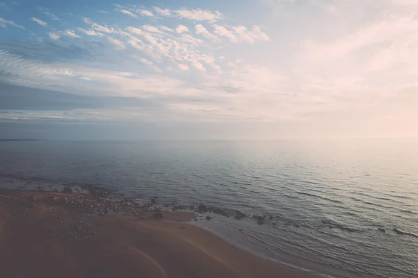 Aerial view to the Shoreline of Baltic sea beach with rocks and — Stock Photo, Image