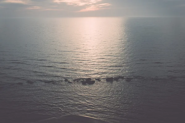 Aerial view to the Shoreline of Baltic sea beach with rocks and — Stock Photo, Image