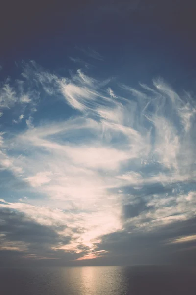 Cielo azul woth nubes primer plano retro, vendimia — Foto de Stock