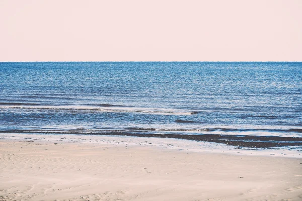 Icy sea beach with first ice pieces - retro, vintage — Stock Photo, Image