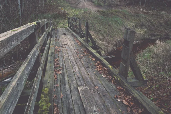 Старый деревянный мост - ретро, винтажный — стоковое фото