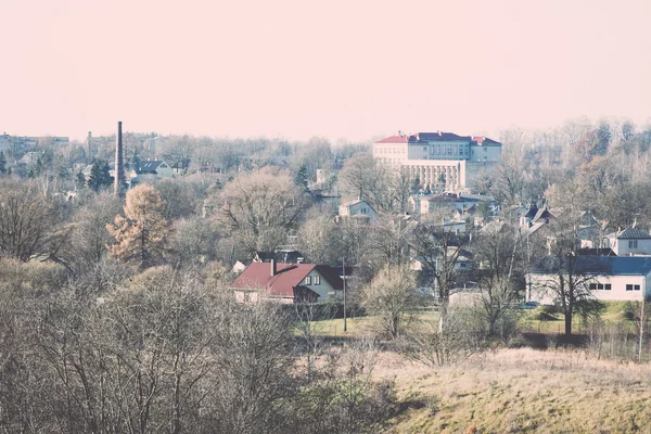 Liten stad panoramautsikt från ovan i höst - retro, vint — Stockfoto