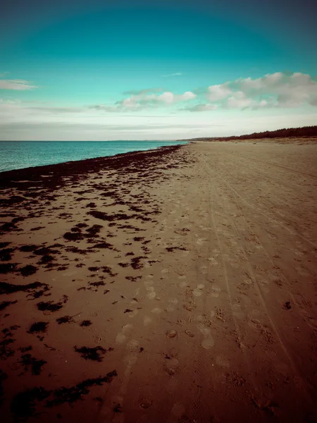 Baltic beach in fall with clouds and waves towards deserted dune — Stock Photo, Image