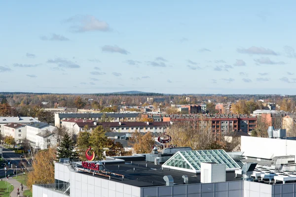 Légifelvételek vidéki város Lettországban. Valmiera — Stock Fotó