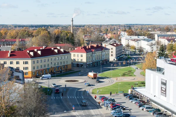 Légifelvételek vidéki város Lettországban. Valmiera — Stock Fotó