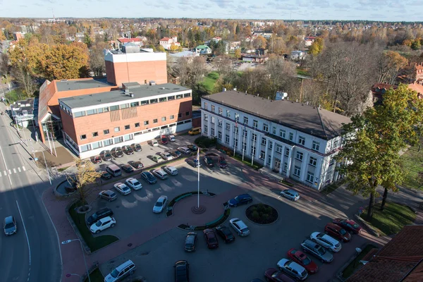 Vista aérea de la ciudad rural en Latvia. valmiera — Foto de Stock