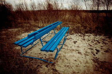 mavi plaj dunes - retro vintage bir görünüm bankta