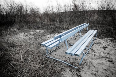 mavi plaj dunes - retro vintage bir görünüm bankta