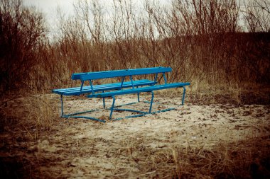 mavi plaj dunes - retro vintage bir görünüm bankta