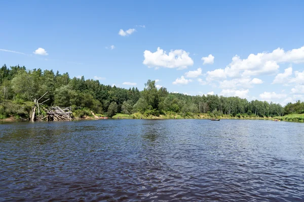 Turista élvezte a vízi sportok, kajak — Stock Fotó