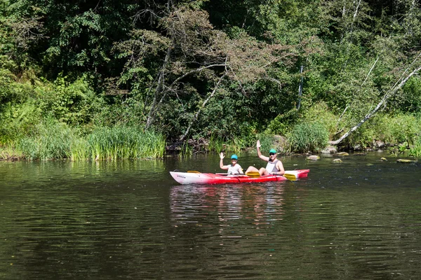 Tourists enjoying water sports, kayaking — Stock Photo, Image