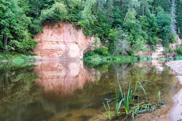 Пісковика скелі в Gaujas Національний парк, Латвія — стокове фото