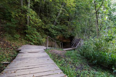 güneşli turist parça ile boardwalks