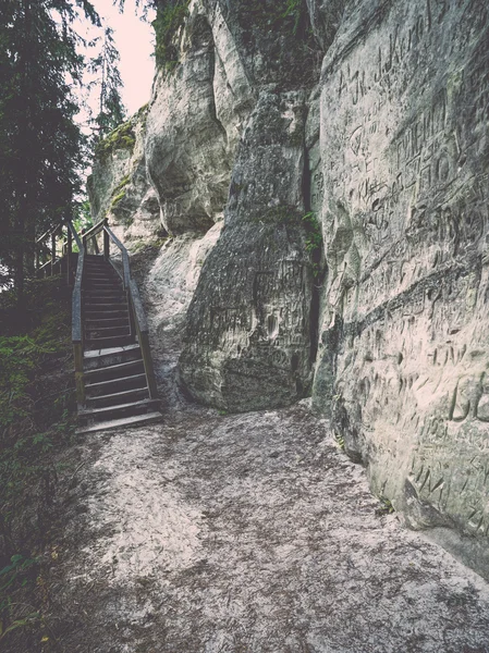 Ancient sandstone cliffs in the Gaujas National Park, Latvia - v — Stock Photo, Image