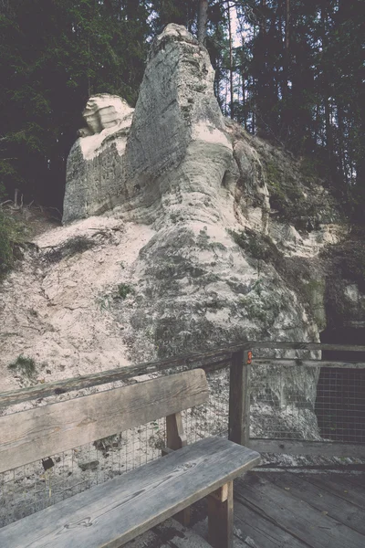 Ősi homokkő sziklák a Gaujas Nemzeti Park, Lettország - v — Stock Fotó