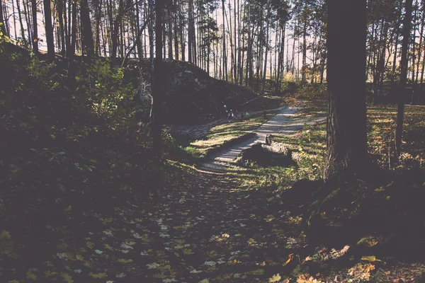 Pista turística soleado con pasarelas - vintage retro —  Fotos de Stock